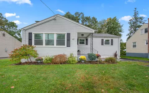 67 Oakdale St, Wethersfield, CT 06109