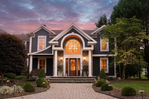 139 Oswegatchie Rd, Waterford, CT 06385