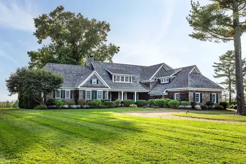 7 Sandy Beach Rd, Middlebury, CT 06762