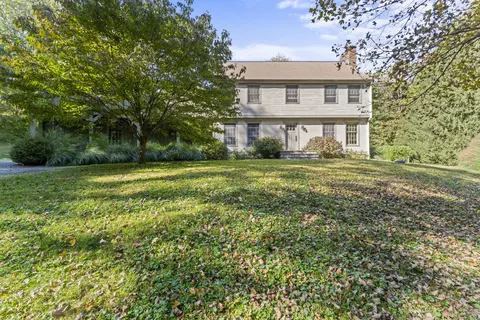 16 Ox Hill Rd, Newtown, CT 06470