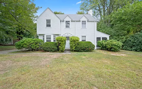 84 Applegate Rd, Fairfield, CT 06825