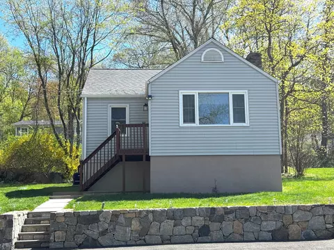 6 Fulton Dr, New Fairfield, CT 06812