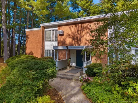44 N Lake Dr #A1, Hamden, CT 06517