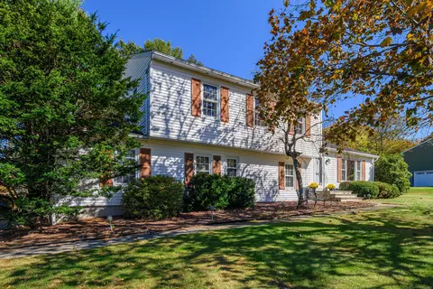 4 Winthrop Rd, Bethel, CT 06801
