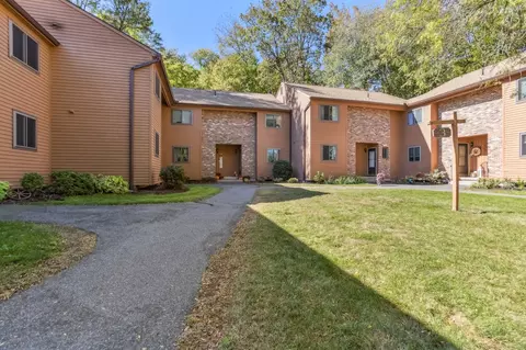 150 Burritt St #3E, Plantsville, CT 06479