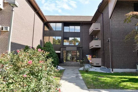 40 California St #A20, Stratford, CT 06615
