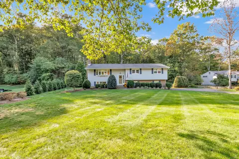 52 Autumn Dr, Monroe, CT 06468