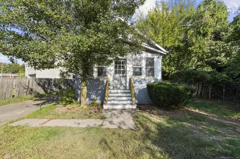 641 Fitch St, Hamden, CT 06514