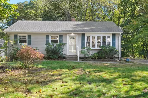 17 Manor Rd, Oakdale, CT 06370
