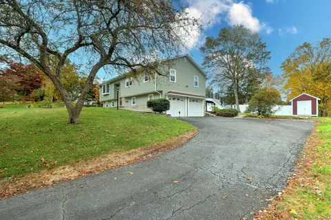 77 Laurie Ln, Beacon Falls, CT 06403