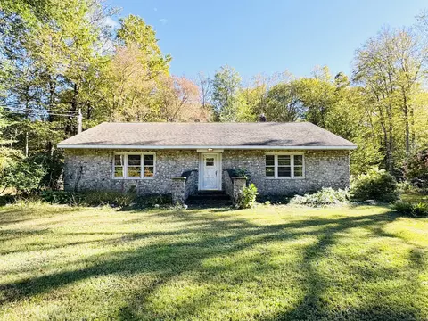 628 Beach Pond Rd, Voluntown, CT 06384
