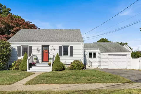 9 Mayflower Ct, Milford, CT 06460