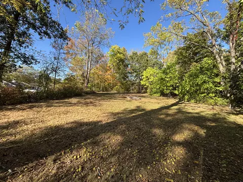 358 Ballfall Rd, Middletown, CT 06457