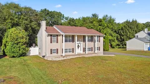 29 Quail Hollow Dr, Windsor, CT 06095