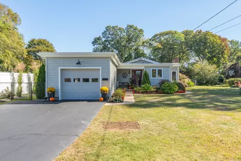 88 Eastwood Rd, Groton, CT 06340