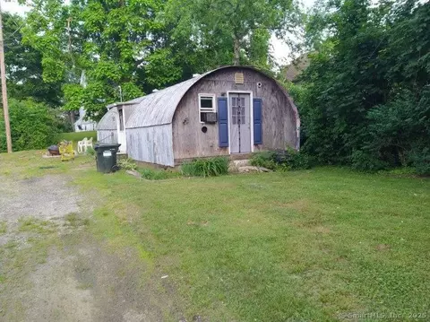 17 Sylvester St, Norwich, CT 06360