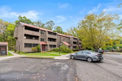 164 Towne House Rd #164, Hamden, CT 06514