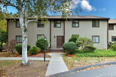 1 Pond Hollow Dr #1, Hamden, CT 06518