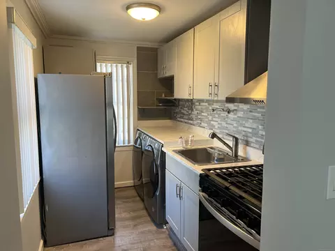 295 N Bishop Bld 92 Ave #13, Bridgeport, CT 06610