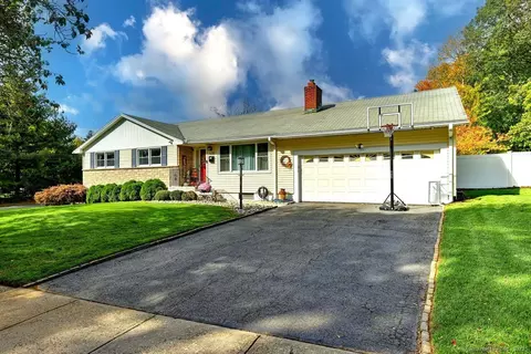 120 Bittersweet Ln, Stratford, CT 06614