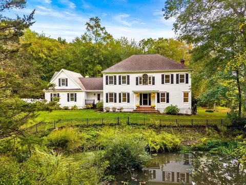 23 Horsebarn Ln, Madison, CT 06443