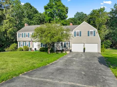 21 Stockade Rd, Simsbury, CT 06092