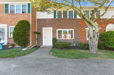 30 Salem Walk #30, Milford, CT 06460