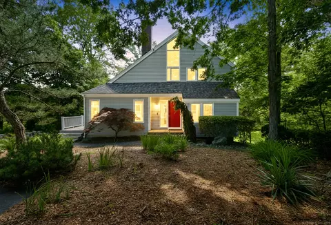 11 Island Bay Cir, Guilford, CT 06437