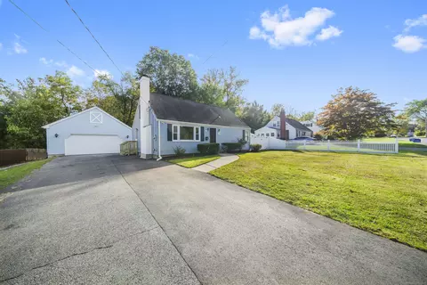 127 Sunset St, Windsor Locks, CT 06096