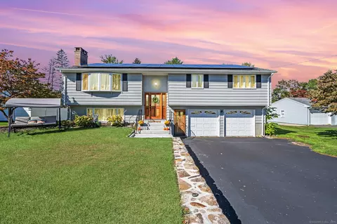 211 Fairlane Dr, Wethersfield, CT 06109