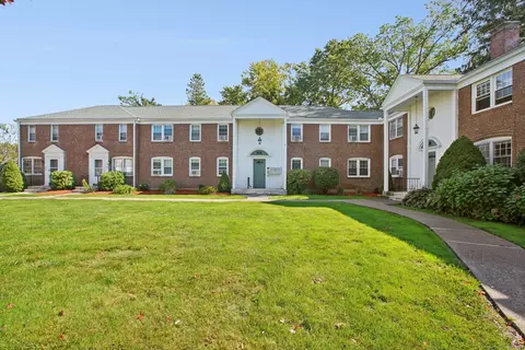 54 Robin Rd #B2, West Hartford, CT 06119