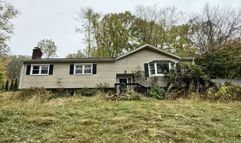 51 Ole Musket Ln, Danbury, CT 06810