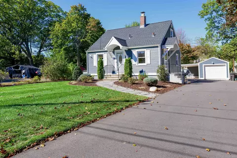 10 Mathew Ln, North Haven, CT 06473
