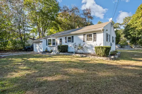 7 Pennsylvania Ave, Oakdale, CT 06370