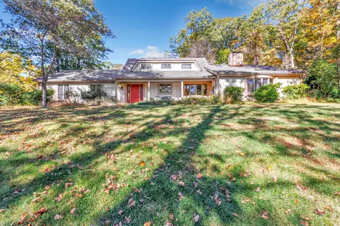 65 Cloverdale Ave, Shelton, CT 06484