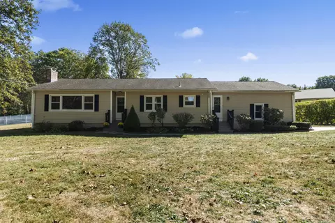 2 Beechwood Dr, North Haven, CT 06473
