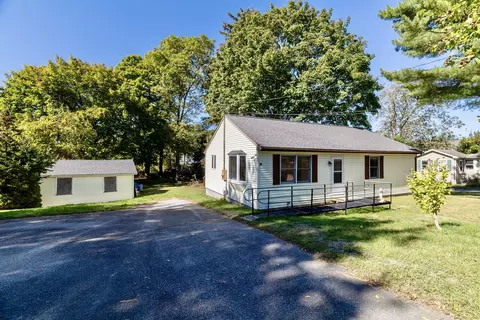 17 Millstone Rd W, Waterford, CT 06385