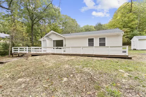 57 Hermitage Ln, North Haven, CT 06473