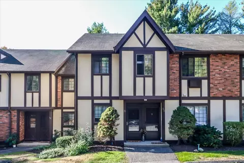 21 Andover Ct #21, Brookfield, CT 06804