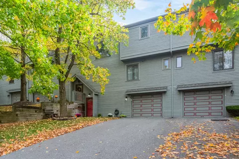 4 Pond View Dr #4, Brookfield, CT 06804