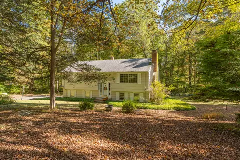 20 Strawberry Hill Rd, Madison, CT 06443