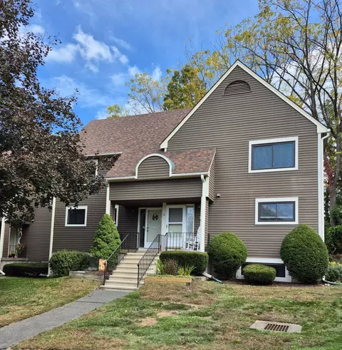 14 Teal Cir #14, Tariffville, CT 06081