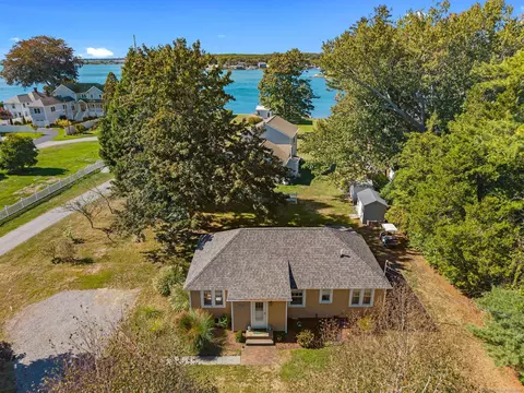 212 Shore Rd, Waterford, CT 06385