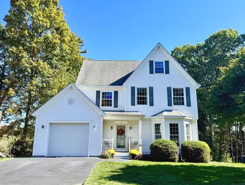 9 Village Sq #9, Canton, CT 06019