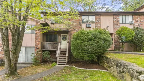 203 Kaynor Dr #B, Waterbury, CT 06708