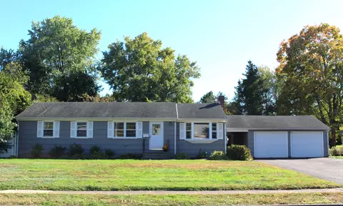 131 Country Ln, East Hartford, CT 06118