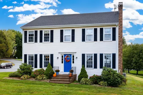 5 Copper Beech Ln, Newington, CT 06111
