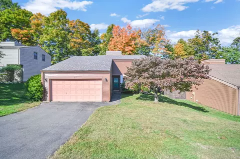 11 Little River Ln, Middletown, CT 06457