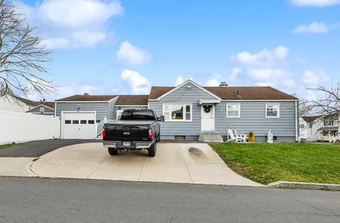 93 Stanwood St, West Hartford, CT 06110