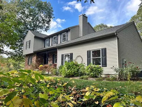 29 Saddle Rd, Wolcott, CT 06716